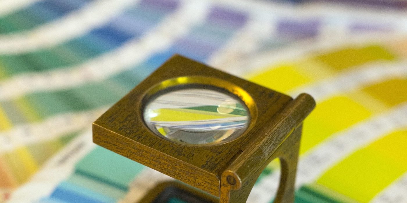 Kleurenwaaier en drukwerkmateriaal bij VeluwePrint